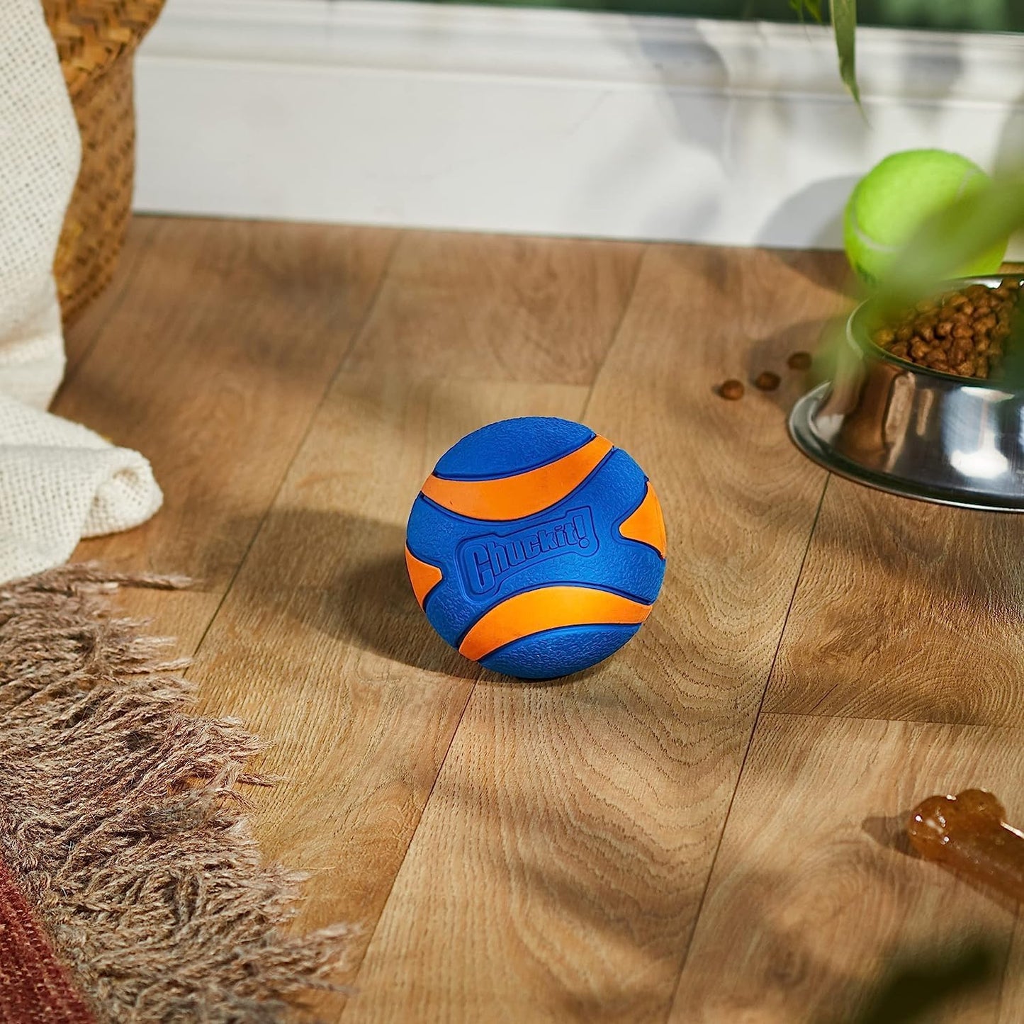 Chuckit! Ultra Squeaker Ball Extra Large