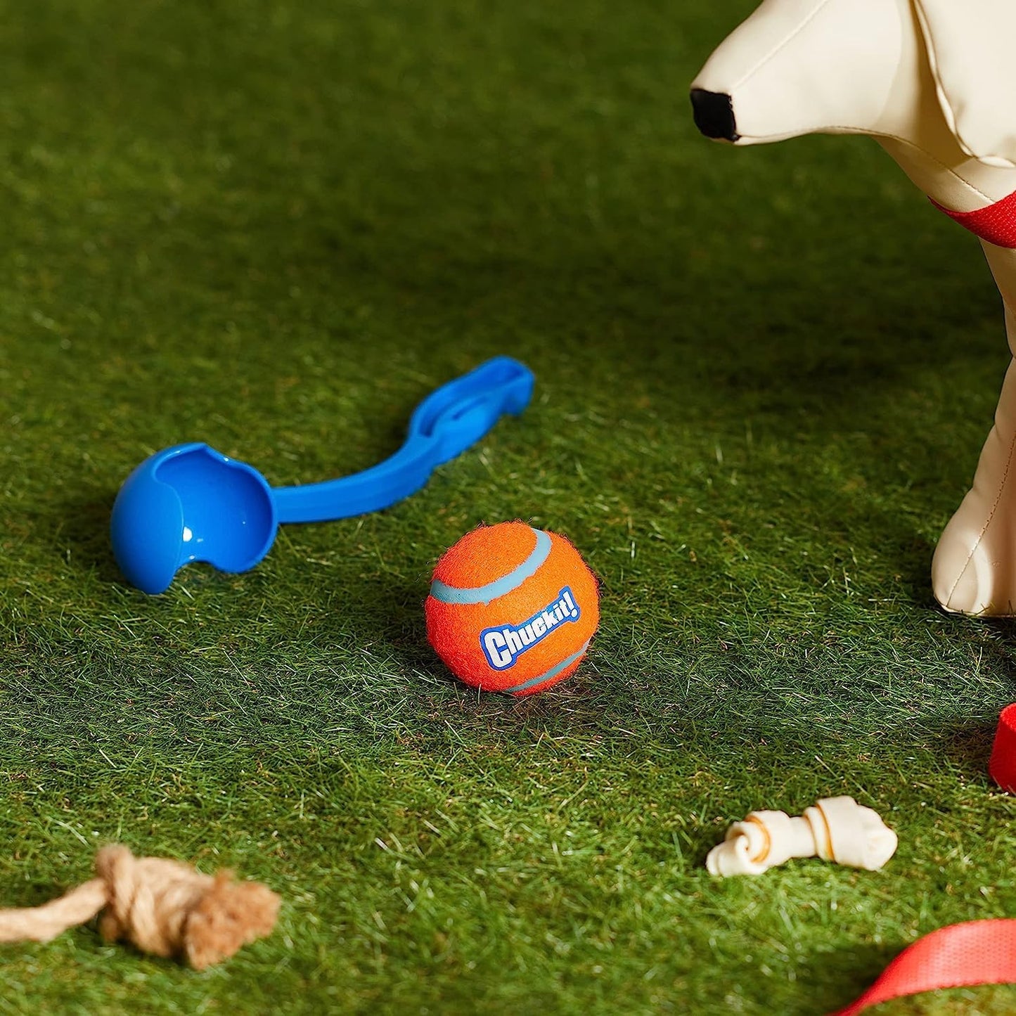 Chuckit! Sport Ball Launcher – Medium 18 (46cm) | Dog Fetch Toy with Ball