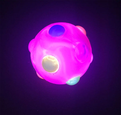 1x Hem & Boo Flashing Nobbly Ball 10cm