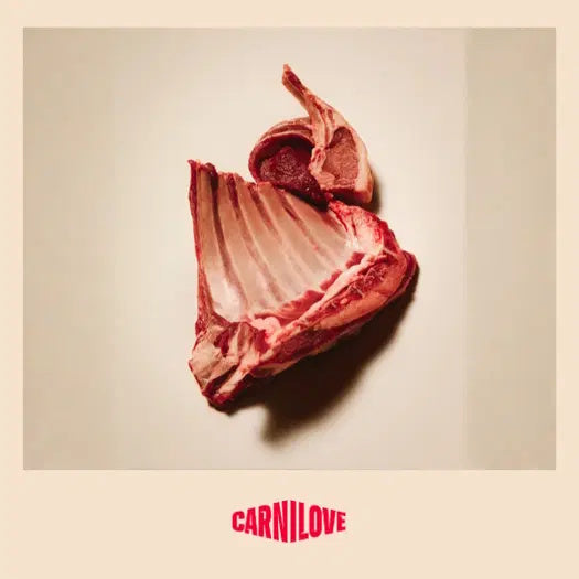 Raw meat cut in half on a beige background with 'CarniLove' branding.